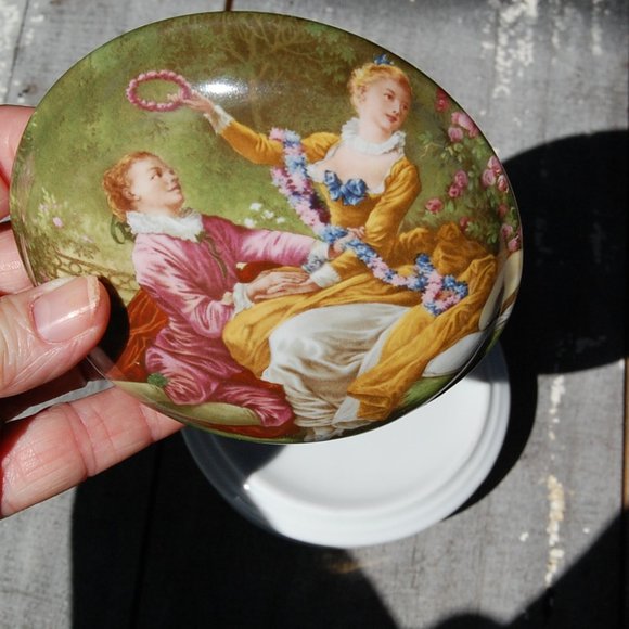 Limoges Round lidded Box Rococo Style - Picture 7 of 7